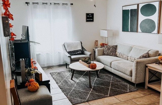“The Gem” walking distance to downtown and both hospitals!