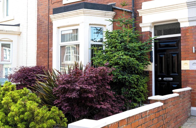 THE GEORGE, pet friendly, country holiday cottage in Whitley Bay
