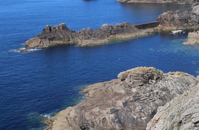 The gite of Marie: Between Lake and beaches of white sand in South Finistère.