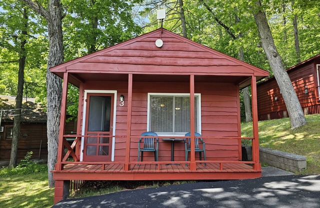 The Gold Eagle Cottage 3