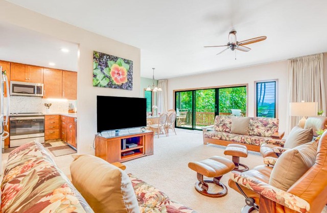 The Golden Hibiscus - Lanikai 222