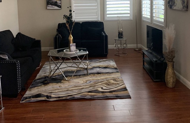 The golden palace. Stylish Condo in a remote location.