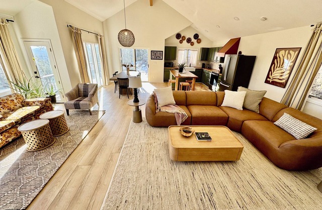 The Good Life Mountain Home - Red Rocks w/spa