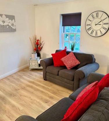 The Gorge Getaway - Deluxe 3-Bedroom Apartment