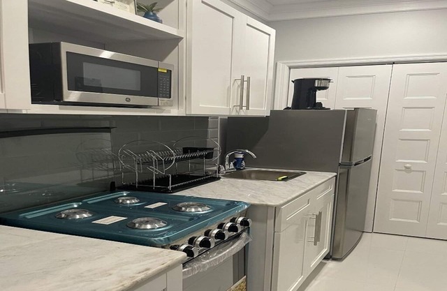 The "Grand Door" Cottage - 15 min from Beach & Airport