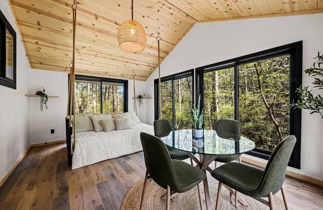 "The Greenhouse" - NEW! Just 450 ft from Trailhead