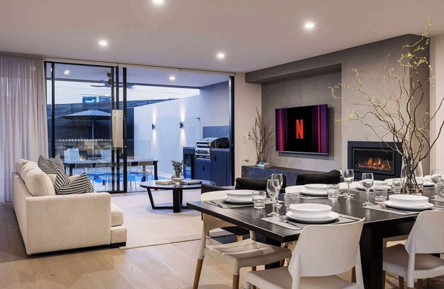 The Grey House | Luxe Entertainer with Heated Pool