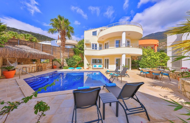 The Grove, a gorgeous villa with private pool and stunning sea views