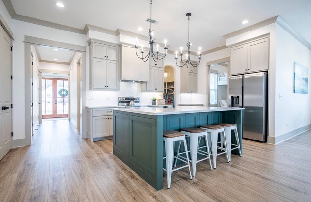 The Grove Getaway, 4BR Haven by Velvet Ditch Villas