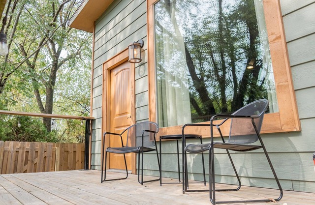 The Gulley - Modern and Spacious Oasis