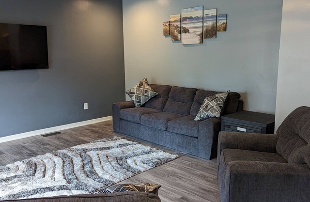 The Harbor Get Away. 5min walk to Bridge St,Walnut Beach, Marinas and lots more