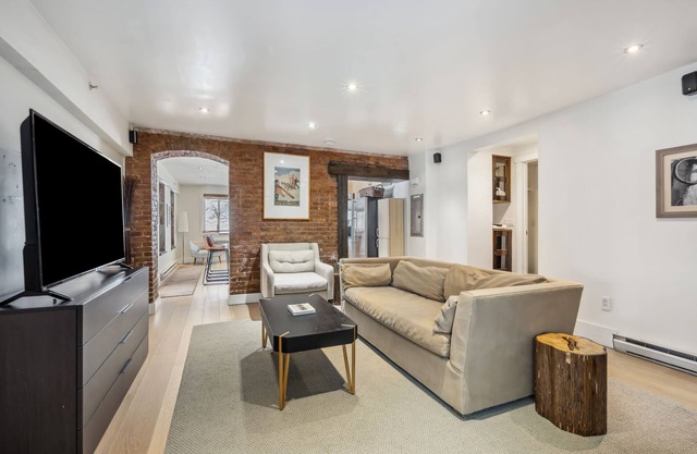 The Haus on Mirror Lake Suite 10