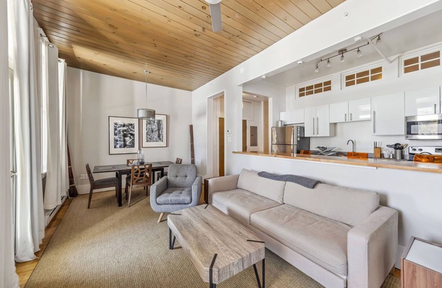 The Haus on Mirror Lake Suite 3