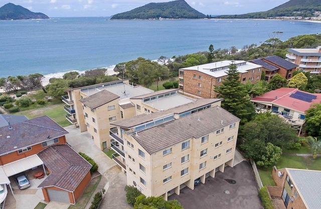 The Helm, 12/22 Voyager Close - unit in Little Beach with direct access to Shoal Bay Beach