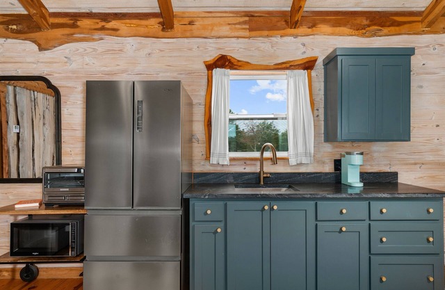 The Hendo - Cabin #1 - Studio Style