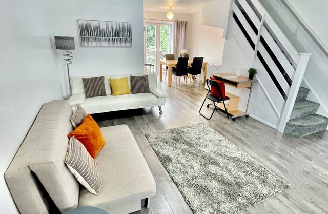 The Herald ! 3 Bedroom Lovely House Apartment Dartford-7 Minutes From Bluewater
