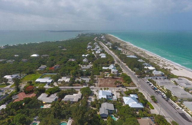 The Hidden Paradise Getaway! 4/3 pool home