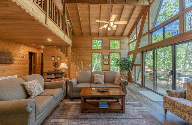 The Hidden Treetop Retreat by Innsbrook Vacations!