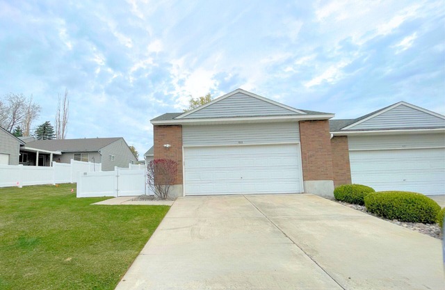 The Hideout-2BR/2BA Townhouse near Highland!