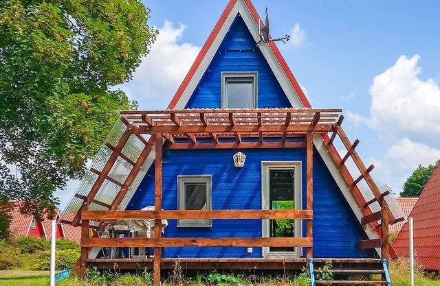 The holiday home (Finnhütte) is part of a large holiday complex on a peninsula in Lake Tietzow.