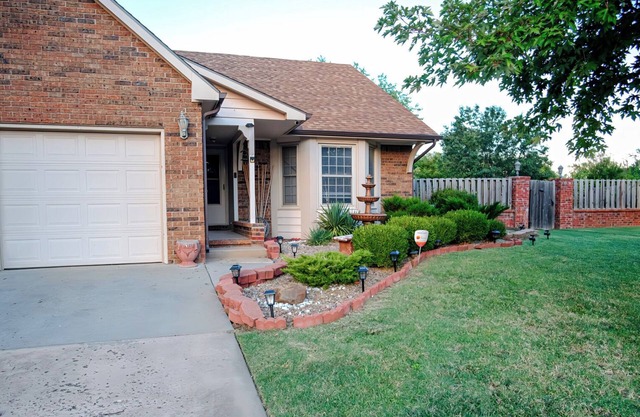 The Home Base of Wichita McConnell AFB Hot Tub 3 Bed 2 Bath