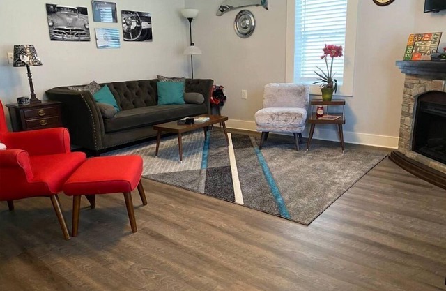 The Hot Rod Suite at Snooze and Cruise Apartments