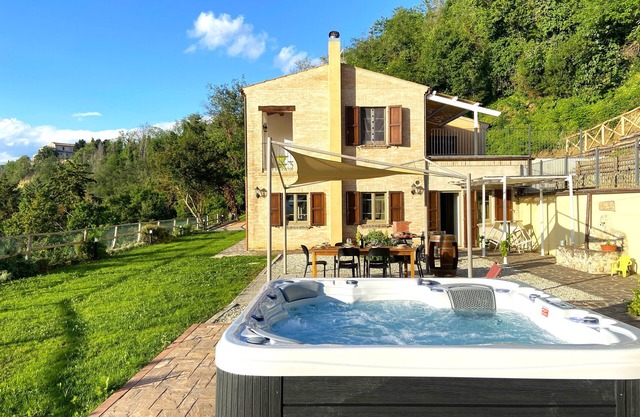 THE HOUSE IN THE WOODS - VACATION HOME