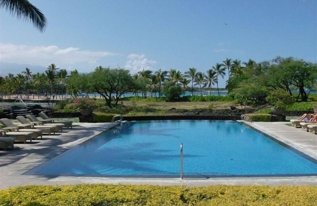 The Hula Moon Villa: Luxury Ocean View Penthouse - Best Value in Kolea!