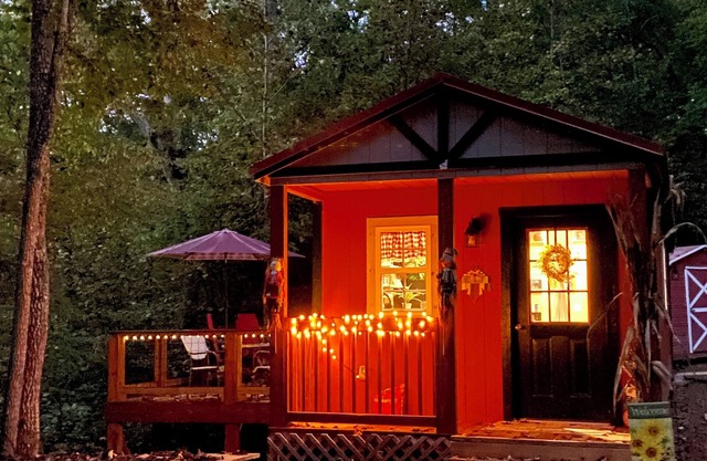 The Hummingbird Hideaway in Shooting Creek. Pet Friendly!