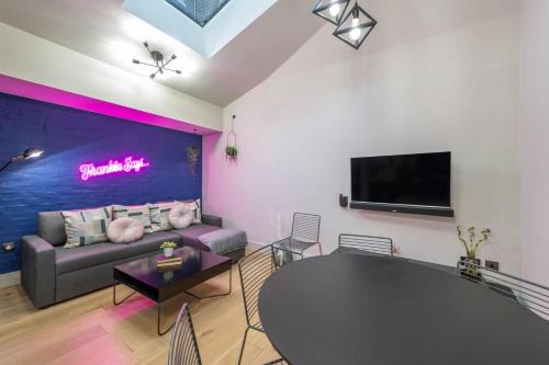 The Insta Playhouse - Covent Garden - by Frankie Says