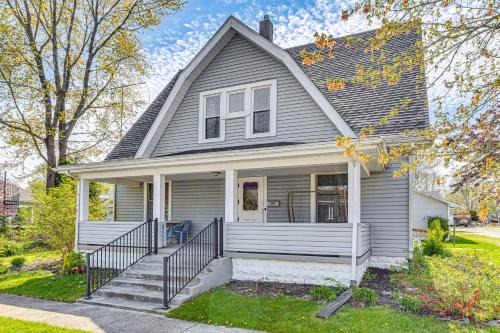 The Junction Victorian Home in Quaint Fortville!