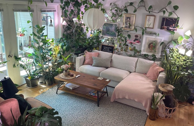 The Jungle House- Sunny, Cheerful, Townhouse.