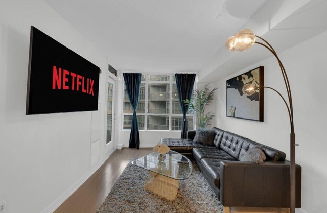 The Kimberly - 5 min to CN Tower - FREE Parking