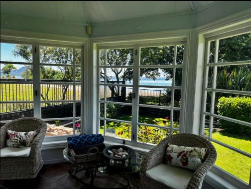 The Lake House with private spa Lake Rotorua