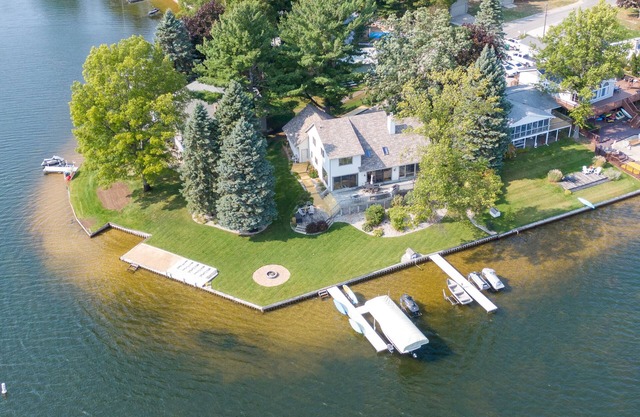 The Lakehouse on Upper Silver Lake - 190' Lakefront!