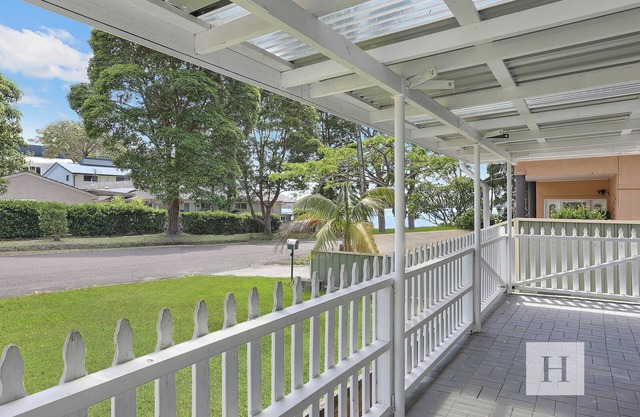 The Lakehouse - Spacious Cottage!