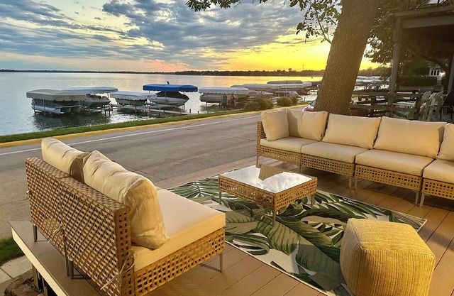 The Lakeview w/the BEST location & views! Newly remodeled Lakefront home! 🌴