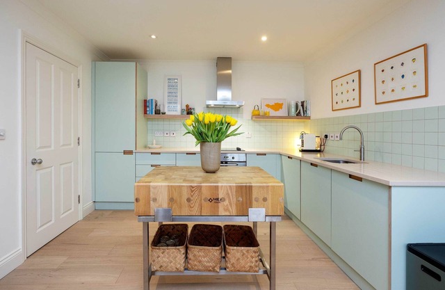 The Lancaster Gate Mews House, by Veeve