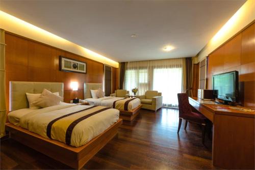 The Langit Duyong Marina Resort