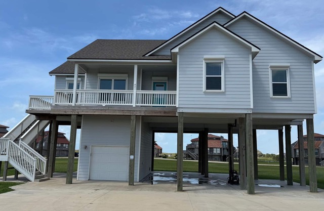 "The Lazy Coconut," a family and pet-friendly home in beach walking distance.