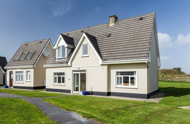 The Links 27, Family Holiday Home 500M walk to Lahinch