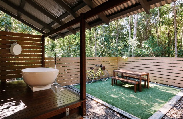 The Little Bush Hut, Nelly Bay