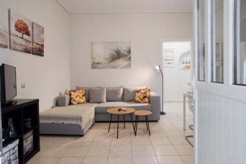 The Little House at Moschato 1BR, WiFi, AC