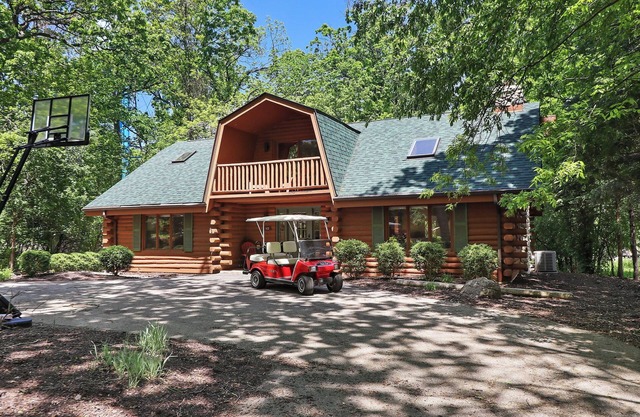 The Lodge at Geneva Lake |Golf Cart |Impressive Log Cabin |Deck |Abbey Springs |Beach |Pools