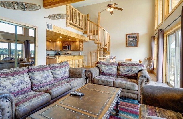 The Lodge at Duck Creek: DEER TRACKS SUITE