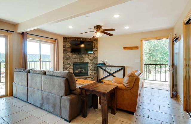 The Lodge at Duck Creek: WOLF PACK SUITE (PET FRIENDLY)