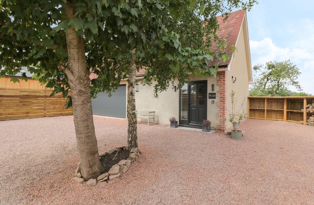 THE LOFT, romantic, luxury holiday cottage, with a garden in Hereford