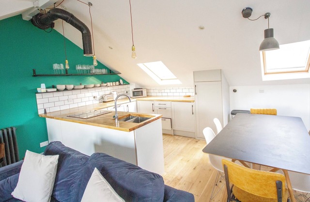 The Loft Winchester. Stylish, spacious apartment in central Winchester