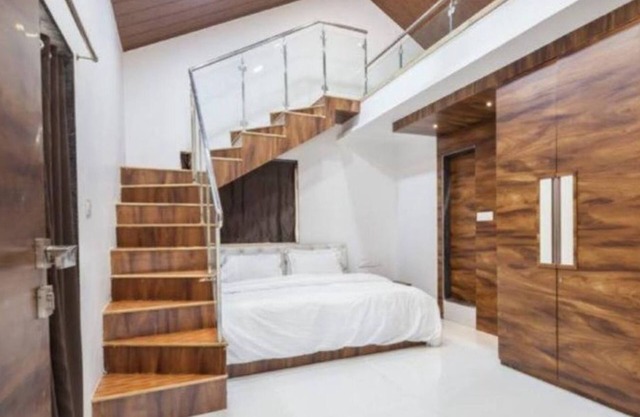 The Lux 3BHK (by Luxury Livings)