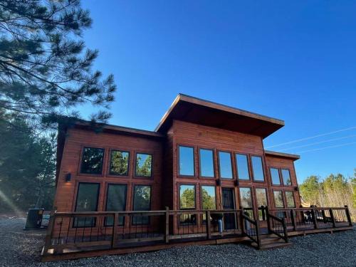 The Luxurious - River Ranch - Cabin Sleeps 9!